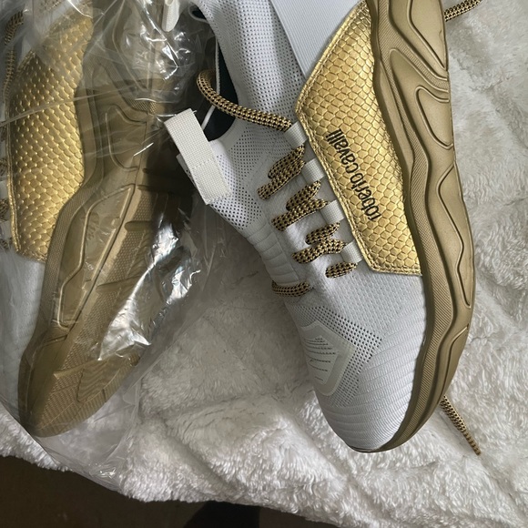 Shoe - Picture 3 of 8